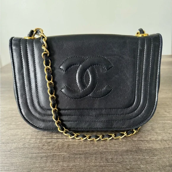 CHANEL Calfskin Crossbody ✨ - Picture 2 of 8
